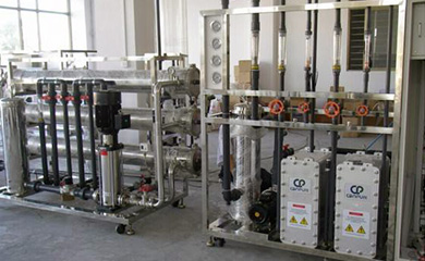 我司生產(chǎn)的超純水設(shè)備出水水質(zhì)符合美國ASTM純水水質(zhì)標(biāo)準(zhǔn)、我國電子工業(yè)部電子級水質(zhì)技術(shù)標(biāo)準(zhǔn)（18MΩ.cm、15MΩ.cm、10MΩ.cm、2MΩ.cm、0.5MΩ.cm五級標(biāo)準(zhǔn)）、我國電子工業(yè)部高純水水質(zhì)試行標(biāo)準(zhǔn)、美國半導(dǎo)體工業(yè)用純水指標(biāo)、日本集成電路水質(zhì)標(biāo)準(zhǔn)、國內(nèi)外大規(guī)模集成電路水質(zhì)標(biāo)準(zhǔn)。