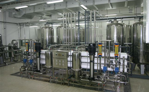 食品飲料行業(yè)對(duì)水質(zhì)的要求：食品飲料行業(yè)用水通常需要用到預(yù)處理凈水或純凈水,電導(dǎo)率通常在10uS/cm以下。符合GB5749-2006生活飲用水衛(wèi)生標(biāo)準(zhǔn)、CJ94-1999飲用凈水標(biāo)準(zhǔn)。