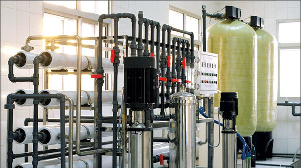 采用進(jìn)口反滲透膜，脫鹽率高，使用壽命長(zhǎng)，運(yùn)行成本低廉<br />
采用全自動(dòng)運(yùn)行，實(shí)現(xiàn)無人化操作<br />
不用大量的化學(xué)藥劑再生處理，無化學(xué)廢液排放，無環(huán)境污染