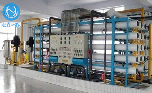 電去離子(Electrodeionization 簡稱EDI)是將電滲析膜分離技術(shù)與離子交換技術(shù)有機(jī)地結(jié)合起來的一種新的制備超純水(高純水)的技術(shù)，它利用電滲析過程中的極化現(xiàn)象對填充在淡水室中的離子交換樹脂進(jìn)行電化學(xué)再生。